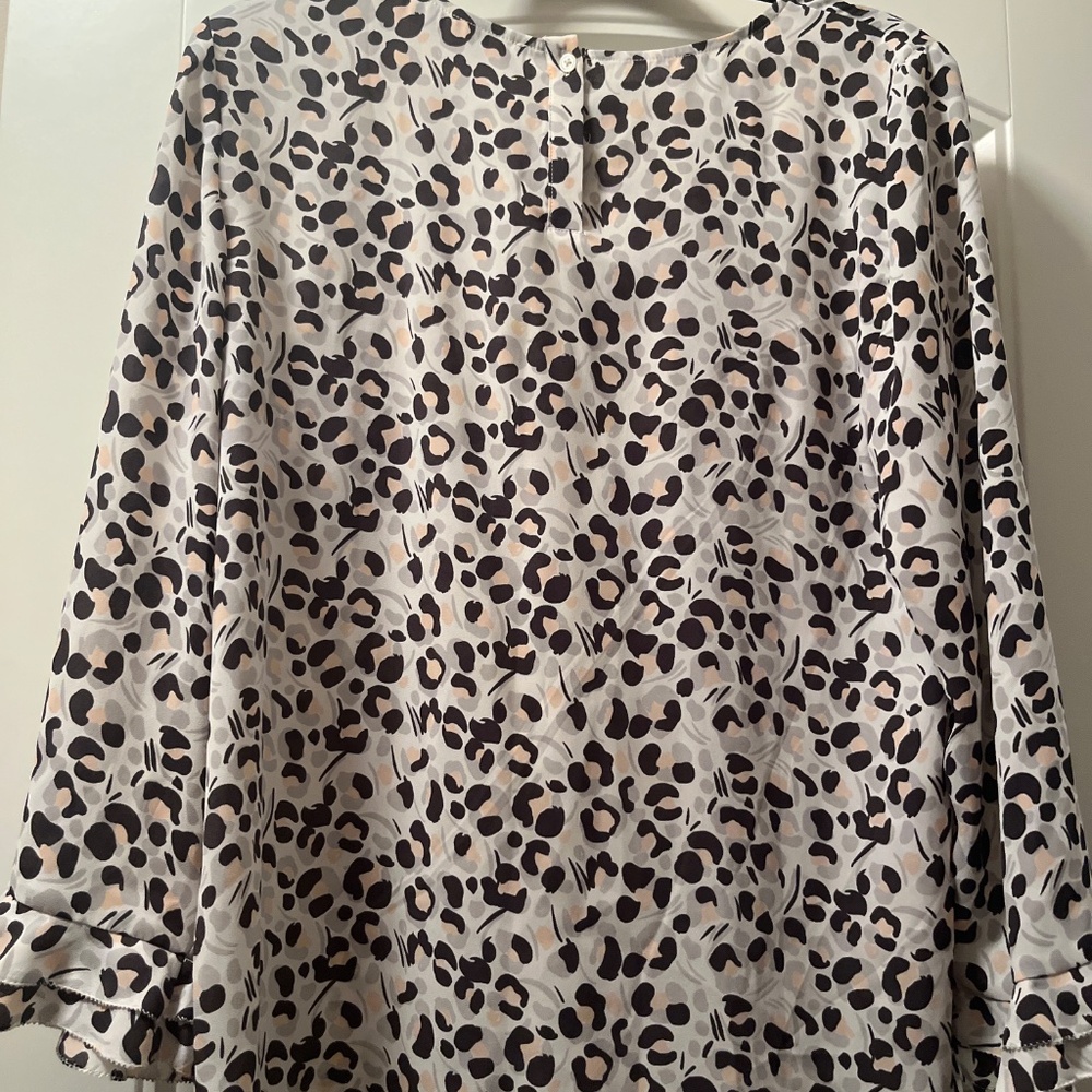 Dressy Printed Loft Blouse - Picture 3 of 3